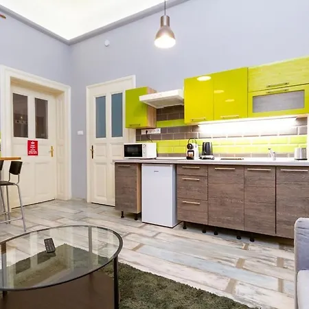 2bdr Danube Side Oasis In A Pedestrial Street By Nw