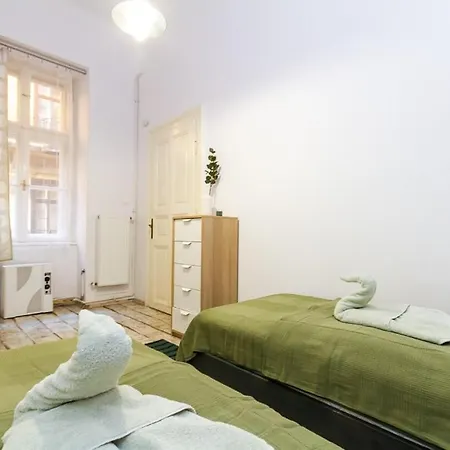 2bdr Danube Side Oasis In A Pedestrial Street By Nw