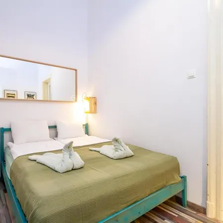Lejlighed 2bdr Danube Side Oasis In A Pedestrial Street By Nw *