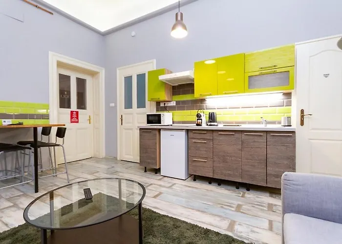 2bdr Danube Side Oasis In A Pedestrial Street By Nw