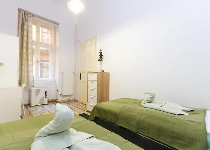 2bdr Danube Side Oasis In A Pedestrial Street By Nw